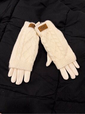 UGG Ivory Ribbed Knit Touchscreen Gloves
